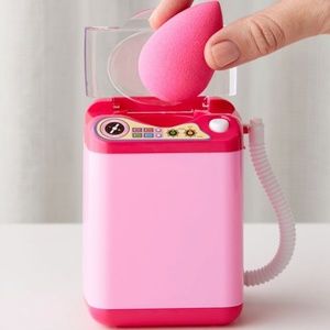 NEW IN BOX Urban Outfitters Makeup Brush & Sponge Washer
